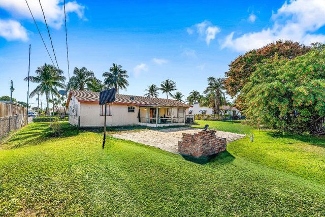 330 W 22nd Court, Riviera Beach, FL 33404