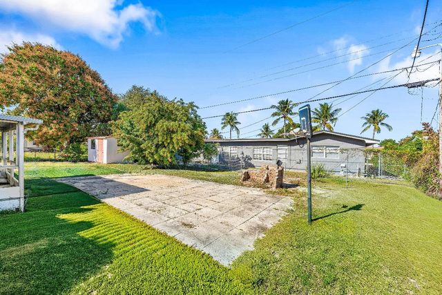 330 W 22nd Court, Riviera Beach, FL 33404