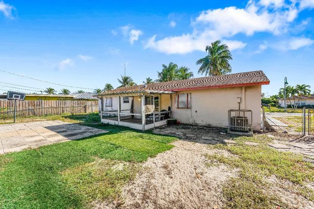 330 W 22nd Court, Riviera Beach, FL 33404