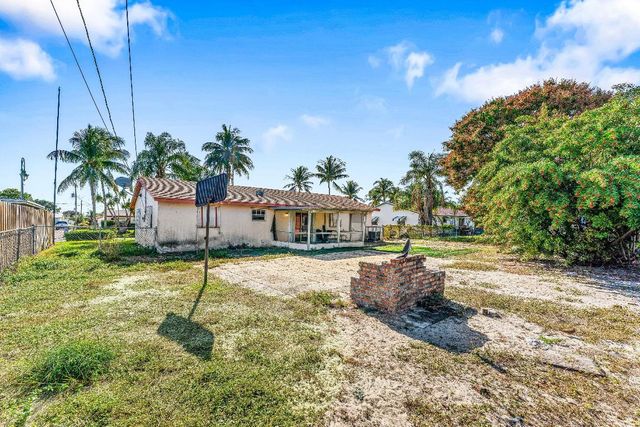 330 W 22nd Court, Riviera Beach, FL 33404