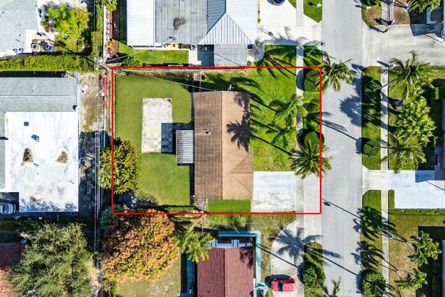 330 W 22nd Court, Riviera Beach, FL 33404