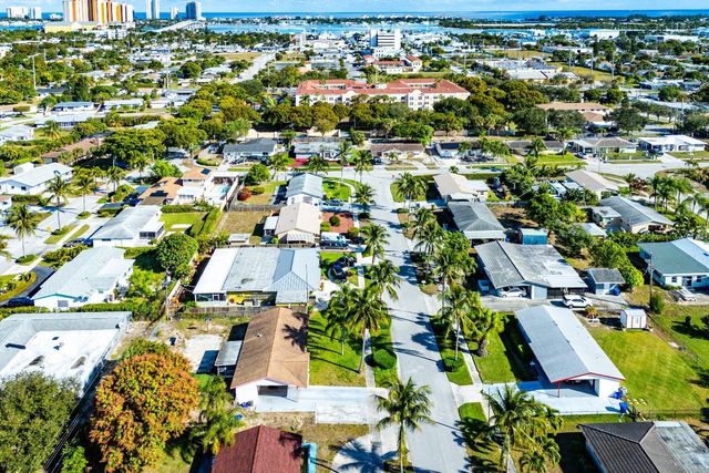 330 W 22nd Court, Riviera Beach, FL 33404