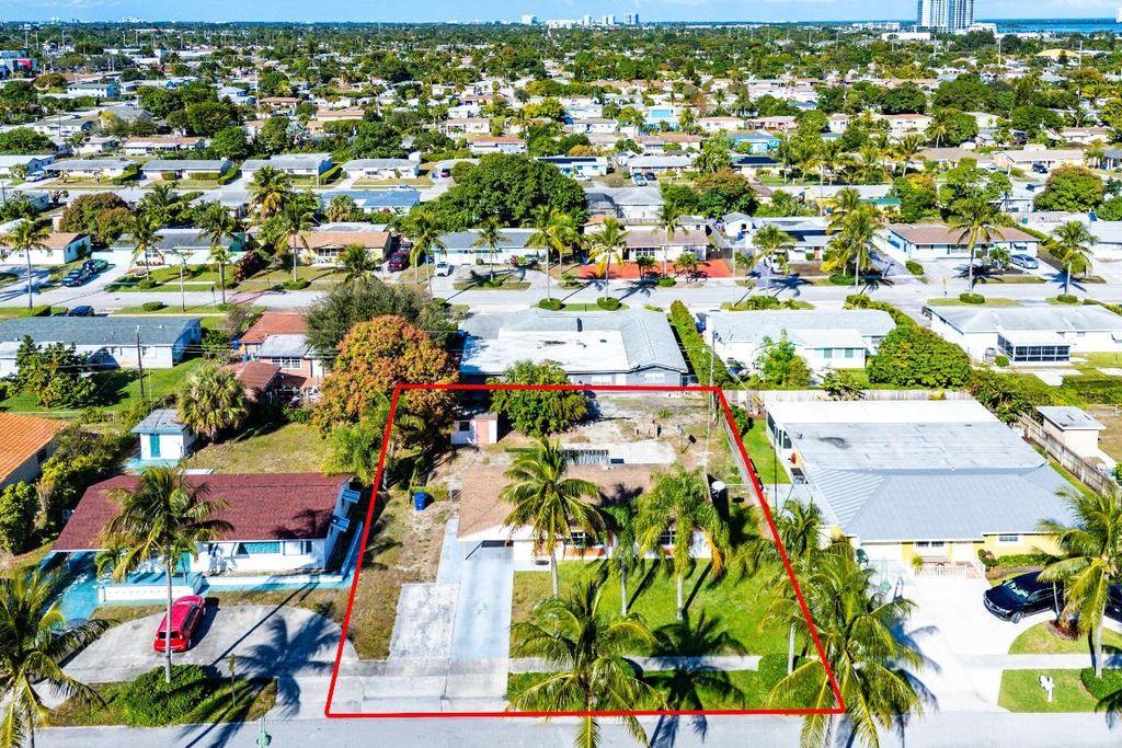 330 W 22nd Court, Riviera Beach, FL 33404
