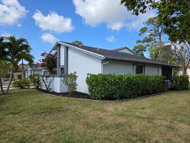 6126 Elsinore Circle, Greenacres, FL 33463