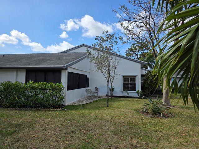 6126 Elsinore Circle, Greenacres, FL 33463