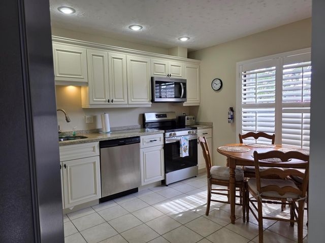 6126 Elsinore Circle, Greenacres, FL 33463