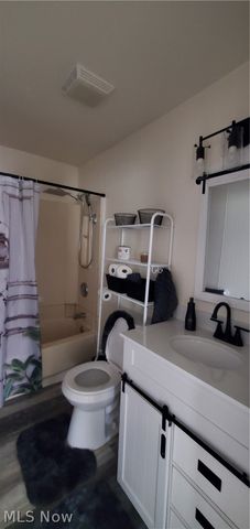 724 Briggs Road, Leavittsburg, OH 44430