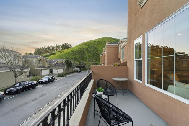 12 Baycrest Way, South San Francisco, CA 94080