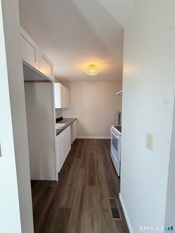 806 Hartford Road C, Manchester, CT 06040