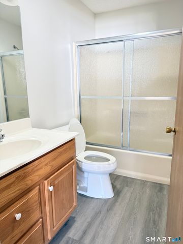 806 Hartford Road C, Manchester, CT 06040