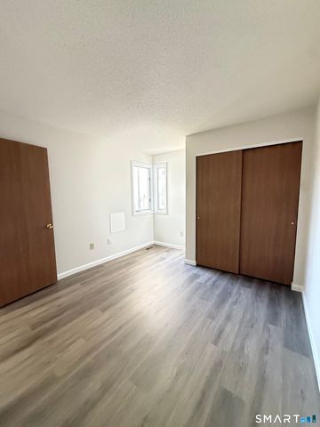 806 Hartford Road C, Manchester, CT 06040