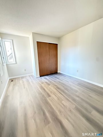 806 Hartford Road C, Manchester, CT 06040