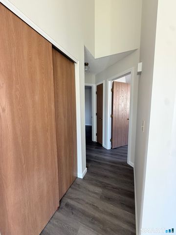 806 Hartford Road C, Manchester, CT 06040