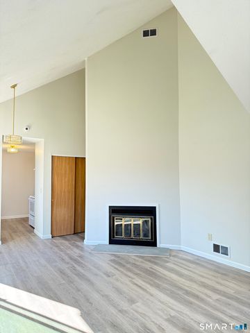 806 Hartford Road C, Manchester, CT 06040