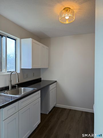 806 Hartford Road C, Manchester, CT 06040