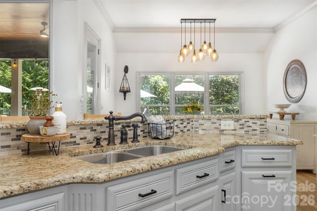 2418 Talbot Court, Sherrills Ford, NC 28673