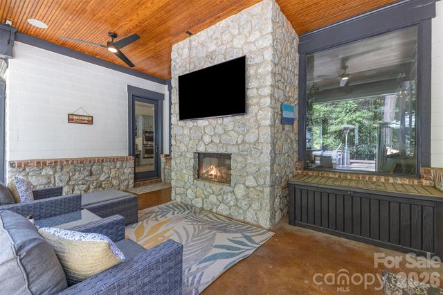 2418 Talbot Court, Sherrills Ford, NC 28673