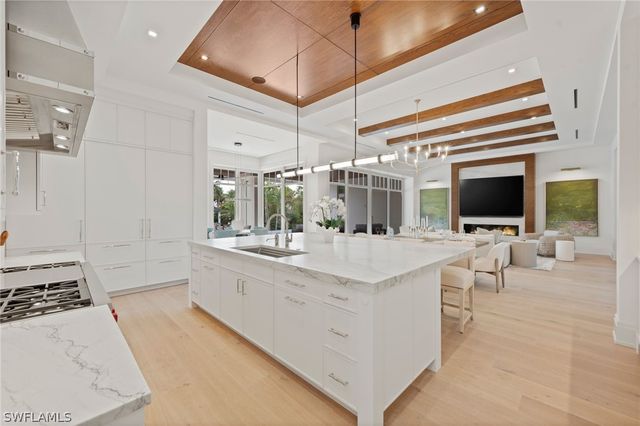 408 16th AVE S, Naples, FL 34102