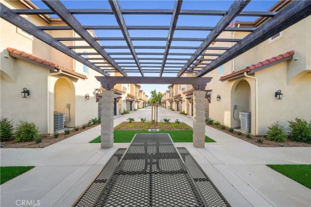 961 E Phillips Boulevard 01, Pomona, CA 91766