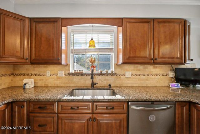 33 Bronia Street, Howell, NJ 07731