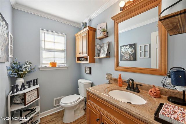 33 Bronia Street, Howell, NJ 07731