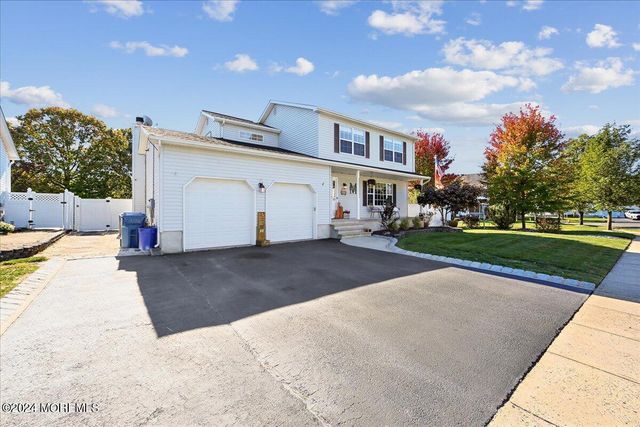 33 Bronia Street, Howell, NJ 07731