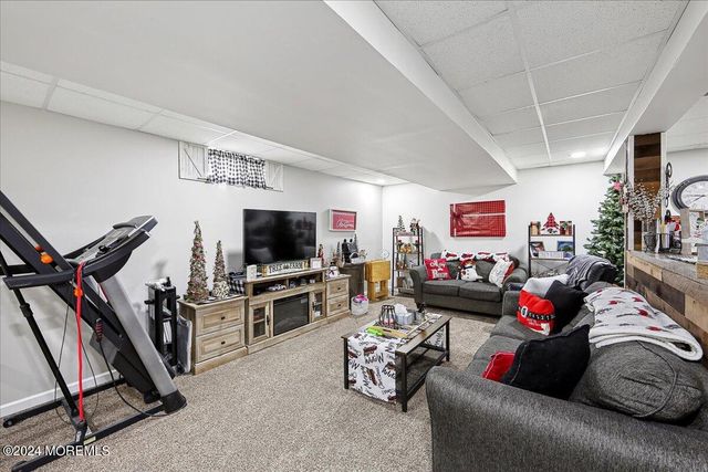 33 Bronia Street, Howell, NJ 07731
