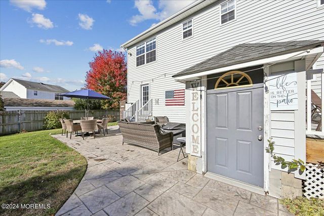 33 Bronia Street, Howell, NJ 07731