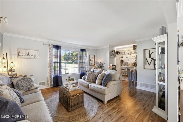 33 Bronia Street, Howell, NJ 07731