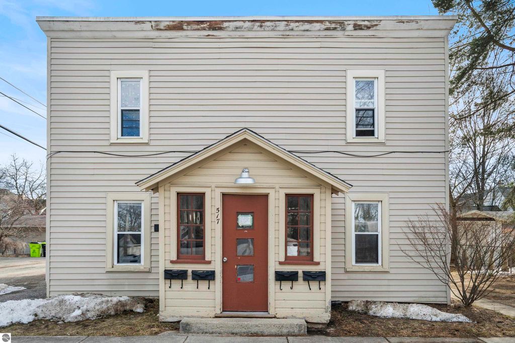 517 S Oak Street, Traverse City, MI 49684