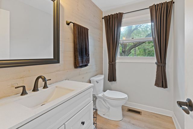 1720 Bolson Drive, Downers Grove, IL 60516