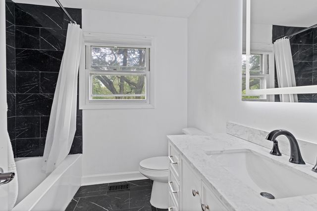 1720 Bolson Drive, Downers Grove, IL 60516