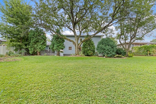 1720 Bolson Drive, Downers Grove, IL 60516