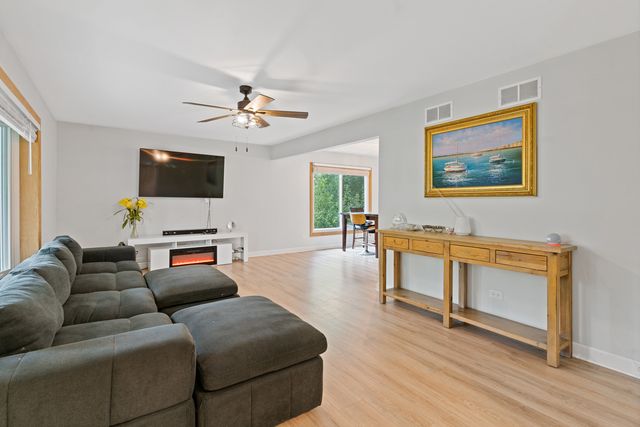 1720 Bolson Drive, Downers Grove, IL 60516