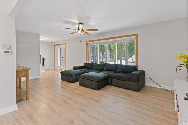 1720 Bolson Drive, Downers Grove, IL 60516