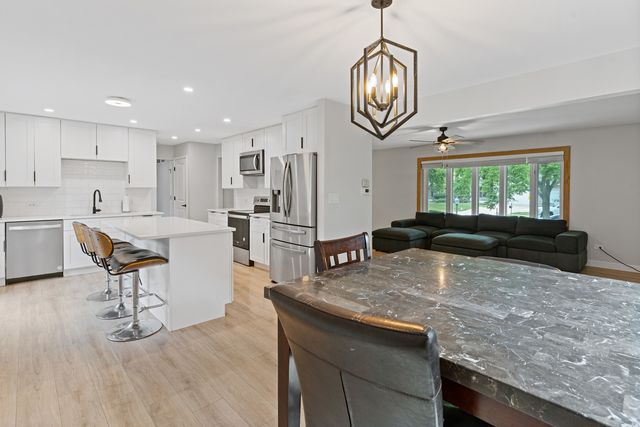 1720 Bolson Drive, Downers Grove, IL 60516