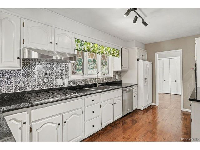 4976 Red Rock Dr, Larkspur, CO 80118