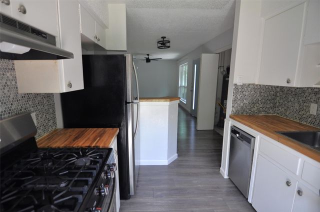 11301 Oakwood DR B, Austin, TX 78753