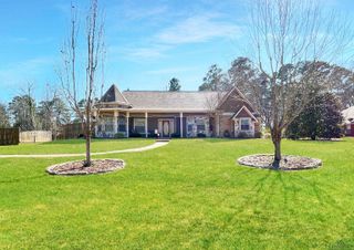 225 W Burton Dr, Longview, TX 75603