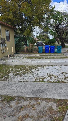 6910 NW 5th Pl, Miami, FL 33150