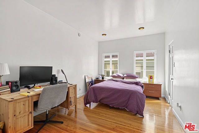 942 S Mansfield Avenue, Los Angeles, CA 90036