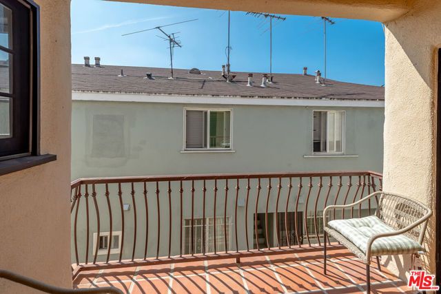 942 S Mansfield Avenue, Los Angeles, CA 90036