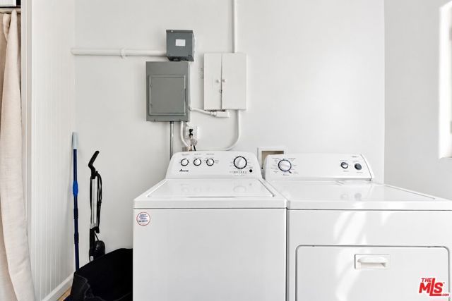 942 S Mansfield Avenue, Los Angeles, CA 90036