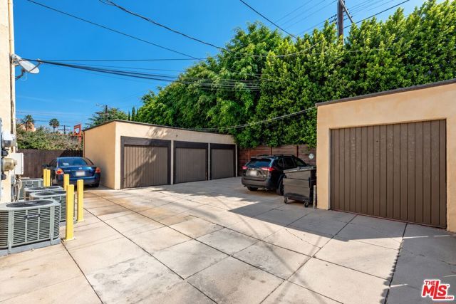 942 S Mansfield Avenue, Los Angeles, CA 90036