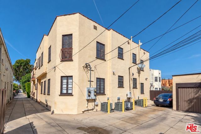 942 S Mansfield Avenue, Los Angeles, CA 90036