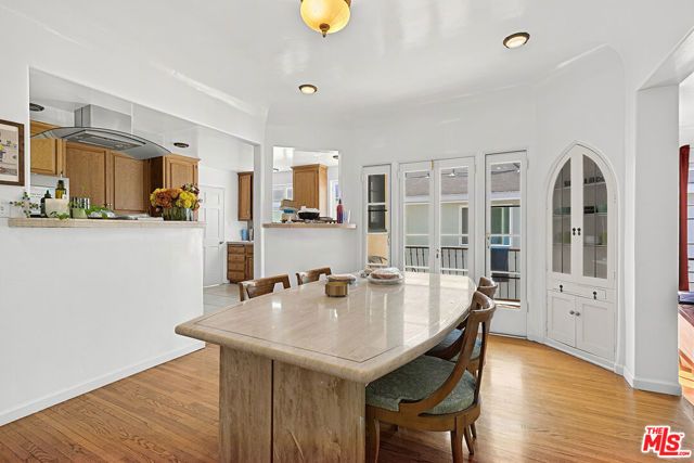 942 S Mansfield Avenue, Los Angeles, CA 90036