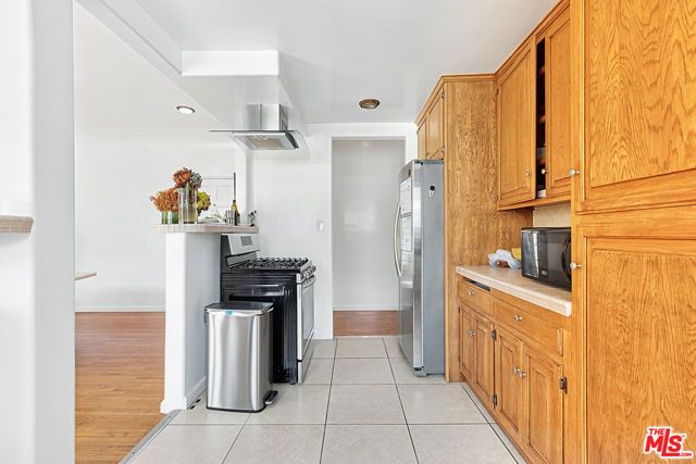 942 S Mansfield Avenue, Los Angeles, CA 90036