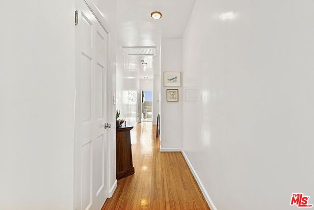 942 S Mansfield Avenue, Los Angeles, CA 90036