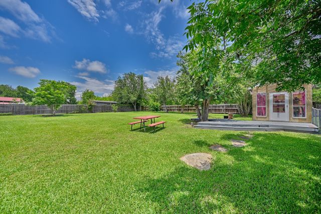1406 Victoria Street, Navasota, TX 77868