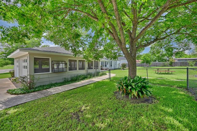 1406 Victoria Street, Navasota, TX 77868